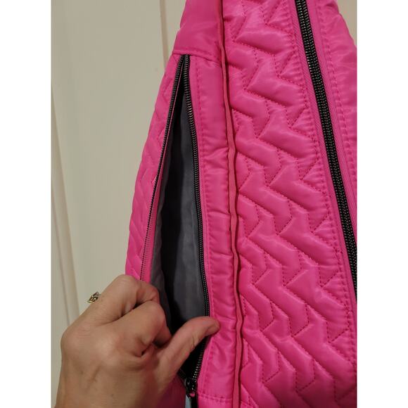 NWT- Lug Windsail Sling Bag in Magenta Pink - w/ SHIPPING DISCOUNT - Picture 4 of 7